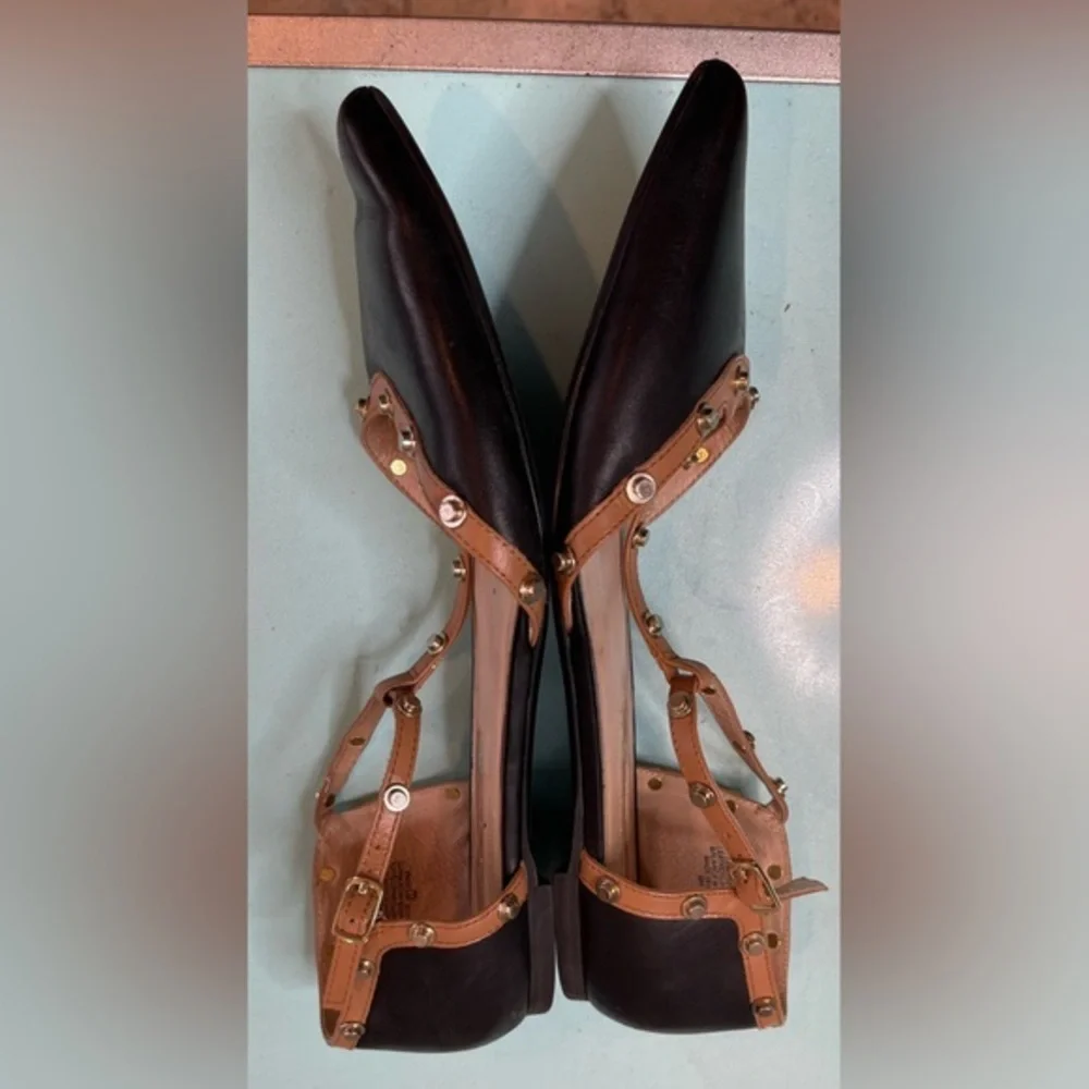 Audrey‎ Brooke ‘NIKKI’ Black/Tan Leather Gold Studded Flats size 8 M
